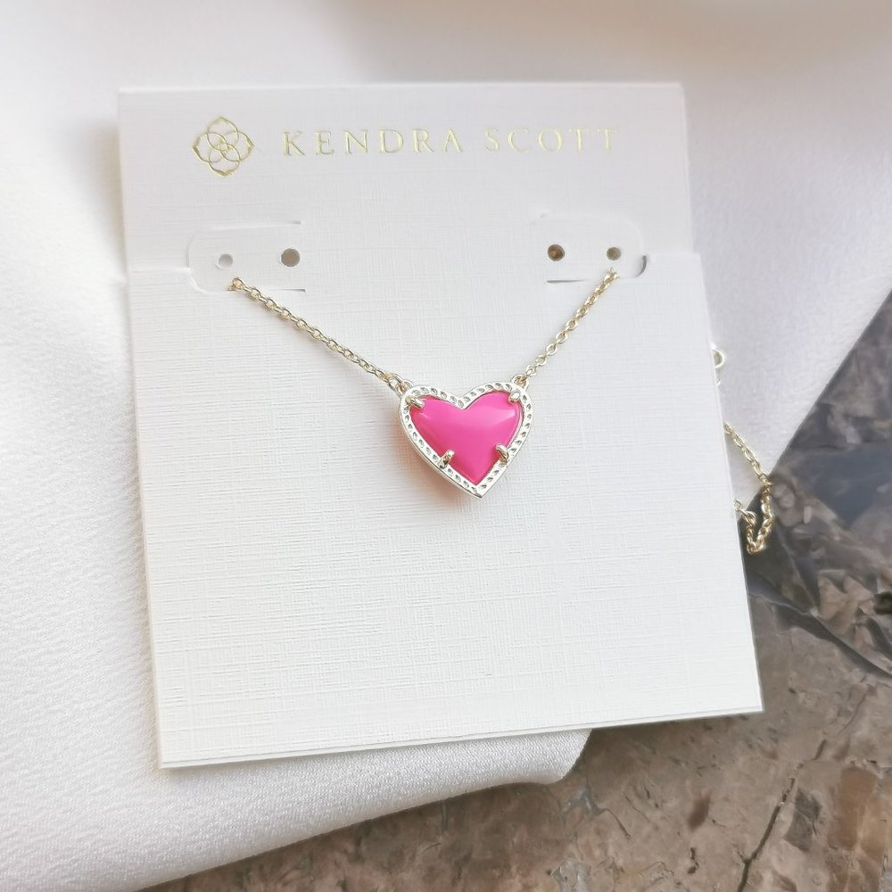 Kendra Scott ARI Heart Gold Necklace Magenta